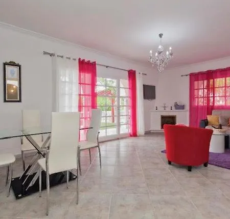 La - Sara Vacation Apartment